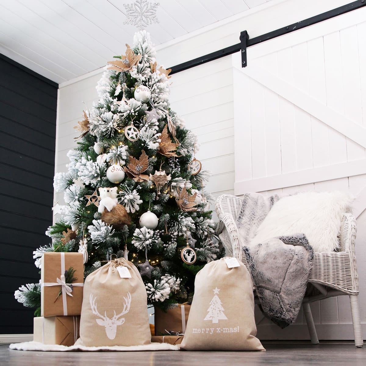 Christmas tree with gifts